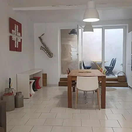 Chez Marie, Maison Arty